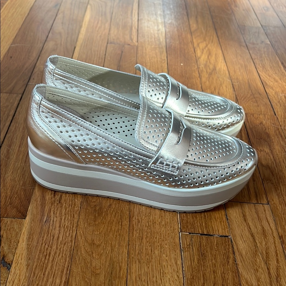 Dolce Vita Womens Size 8 1/2 Janine Slip-On Metallic Gold Rocker Design Sneaker